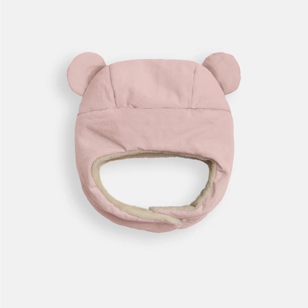Baby hat and gloves 6-12 months never used.
